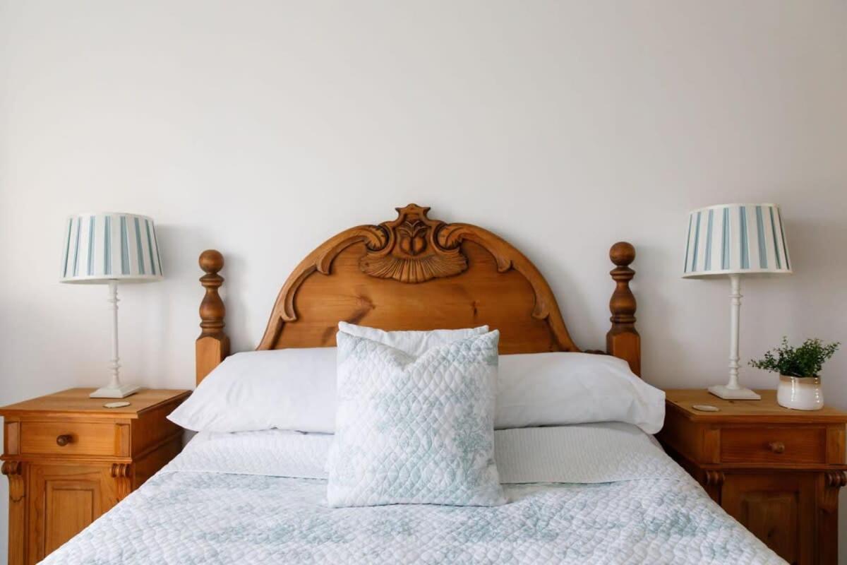 Апартаменты Two Bed Seafront Escape In Ист-Уиттеринг Экстерьер фото